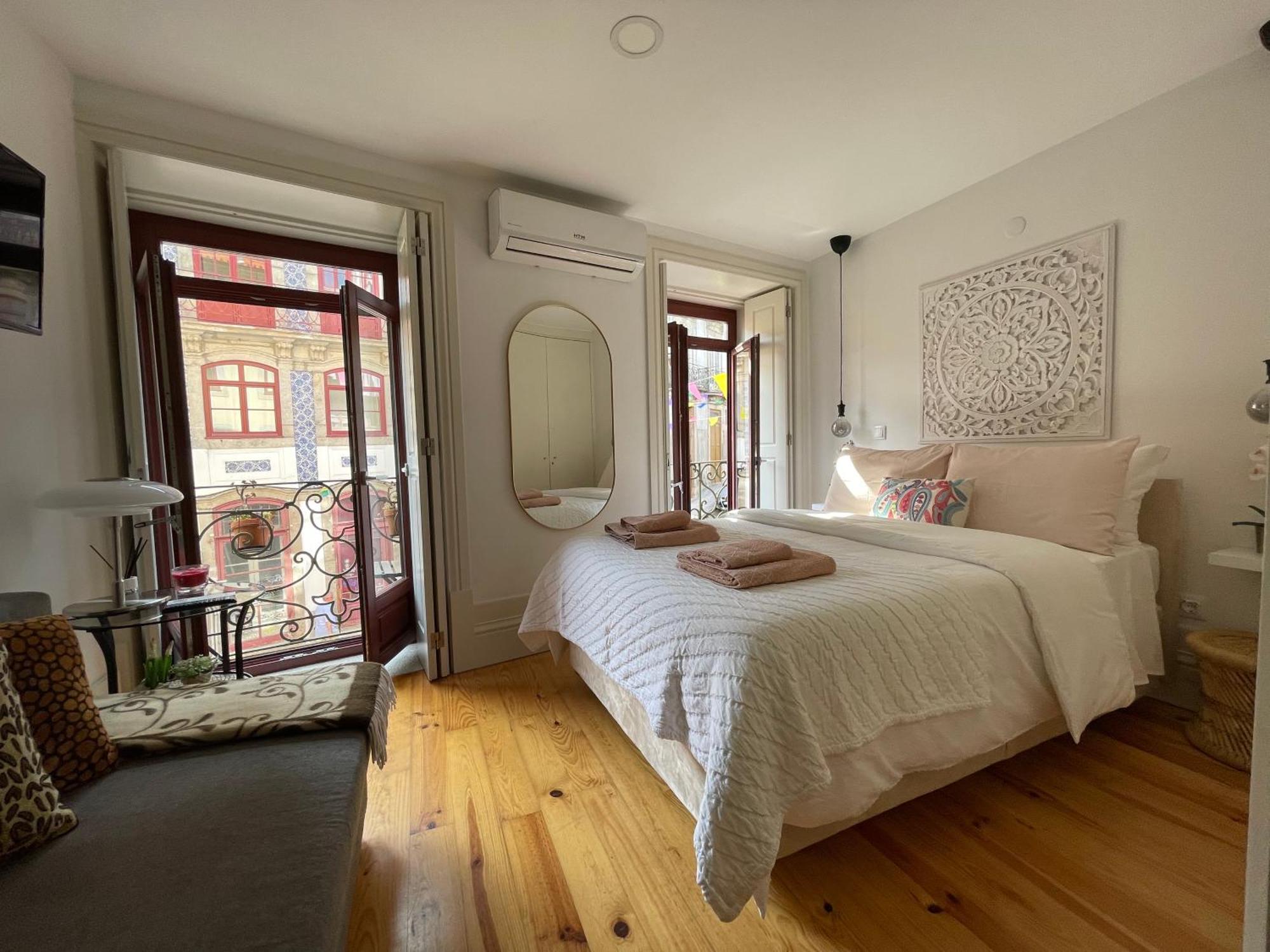 Historic Balcony Hideaway - Taipas House 60 * Oporto